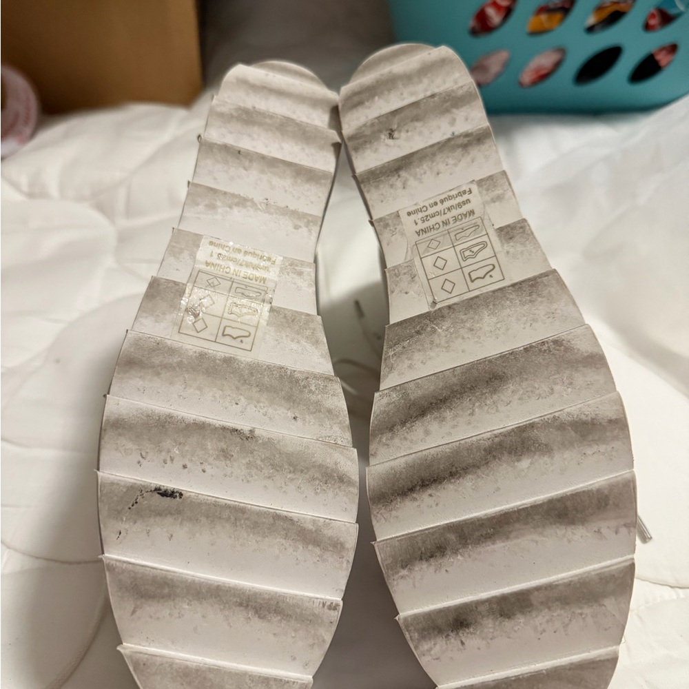 White YRU Qloud 2091 hollow platform shoe - sz 9 - Picture 6 of 6